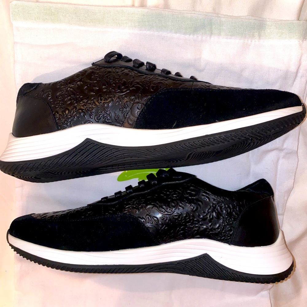 ROBERT GRAHAM
Artfibers Embossed Leather Sneakers